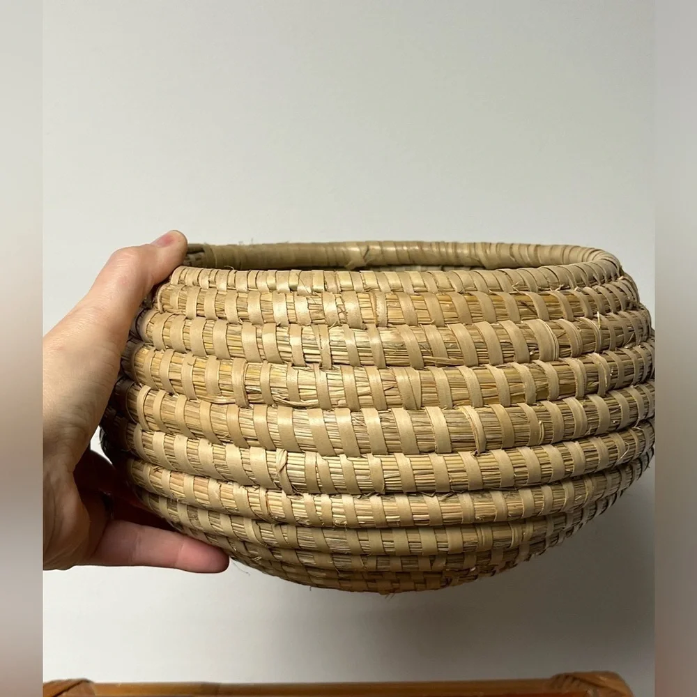 NEW PINE NEEDLE HAND WOVEN BASKET MADE IN GUATAMALA